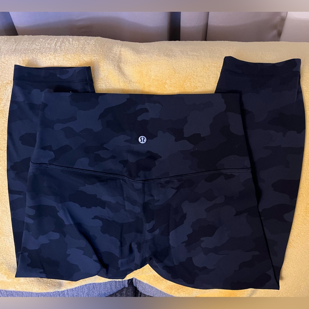 Lululemon capri leggings camo size 8